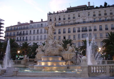 Toulon_place_de_la_liberté-fontaine.jpg